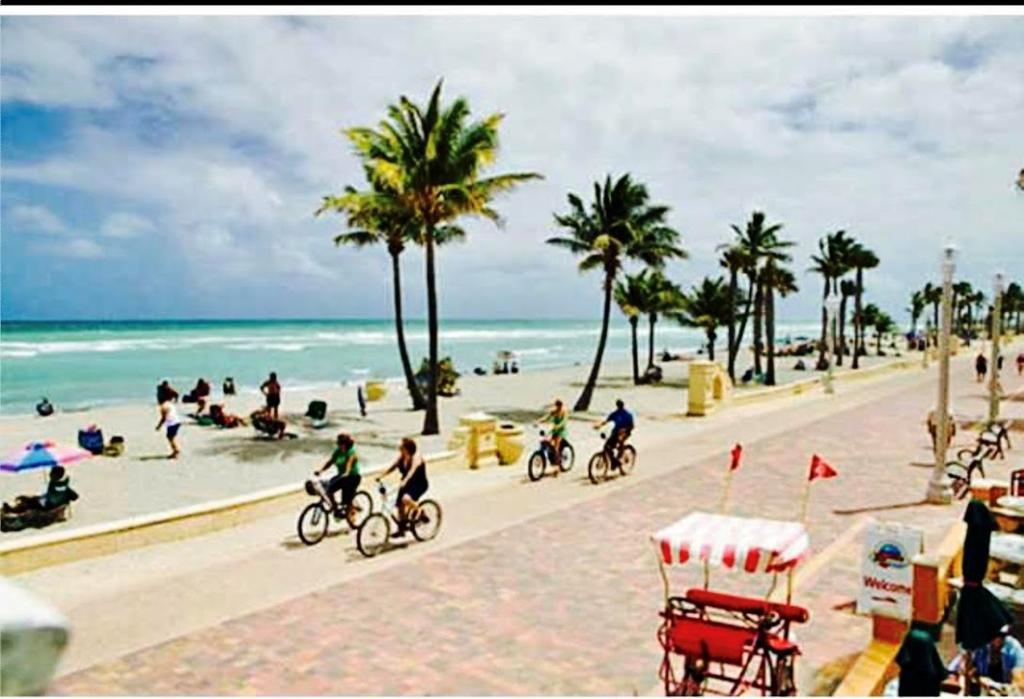 Hollywood Beachfront House Екстериор снимка
